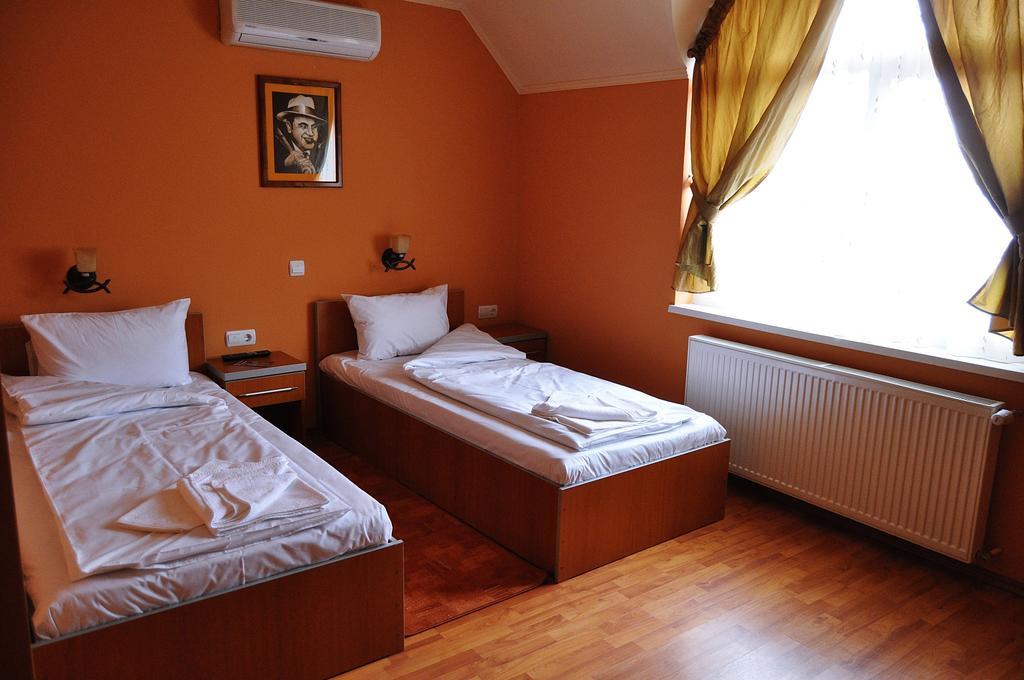 Motel Al Capone Satu Mare Eksteriør billede